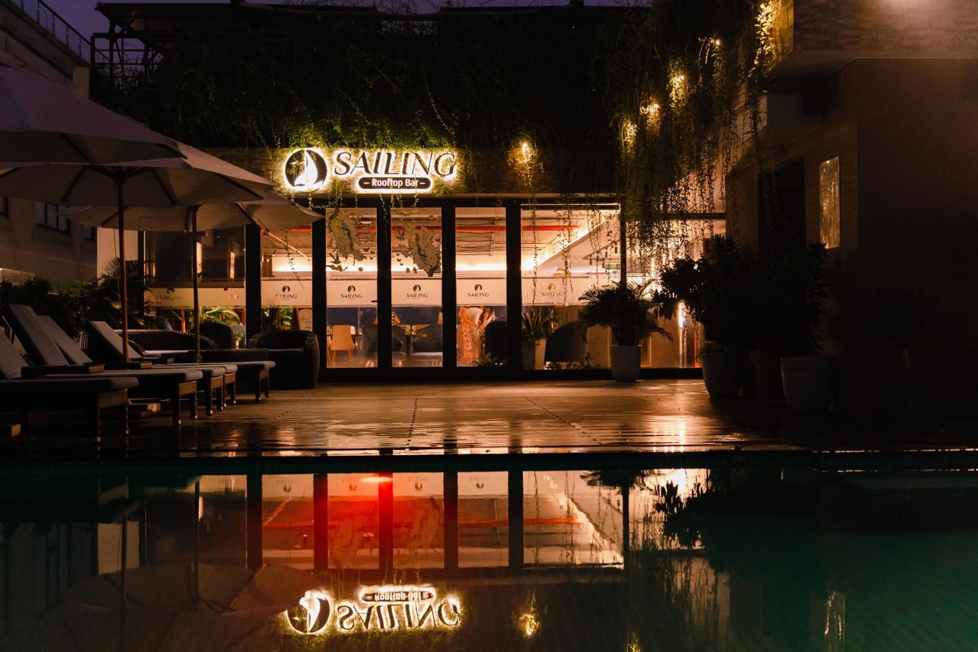 Canvas Danang Beach Hotel Exterior foto